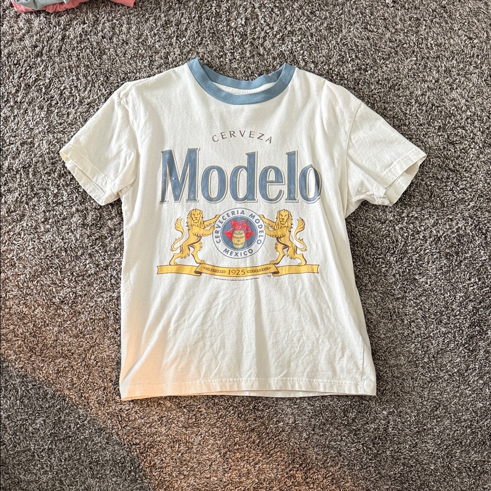 ModelCo Women’s White and Blue Graphic Tee